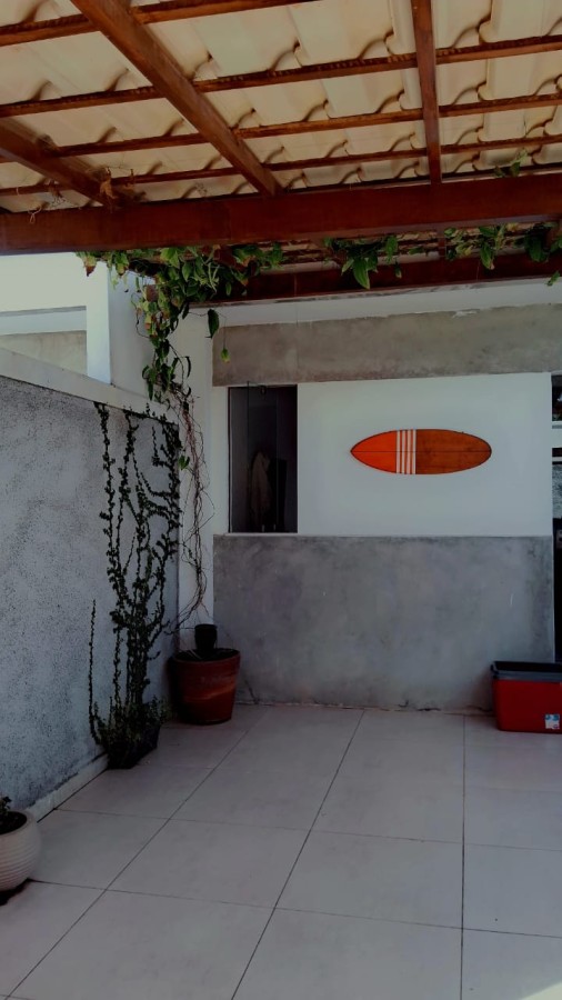 Casa à venda com 2 quartos, 80m² - Foto 2